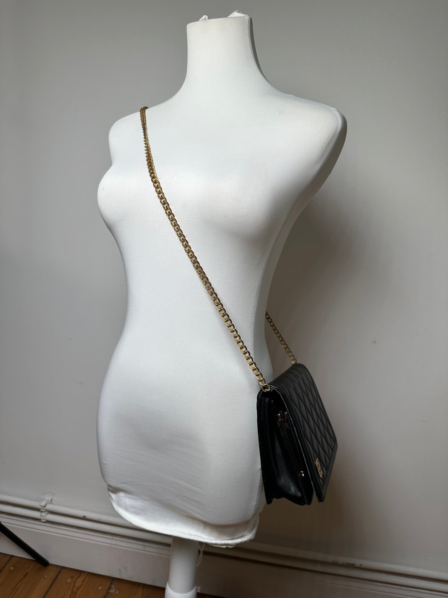 Vintage Givenchy 4G Leather Shoulder Bag Black