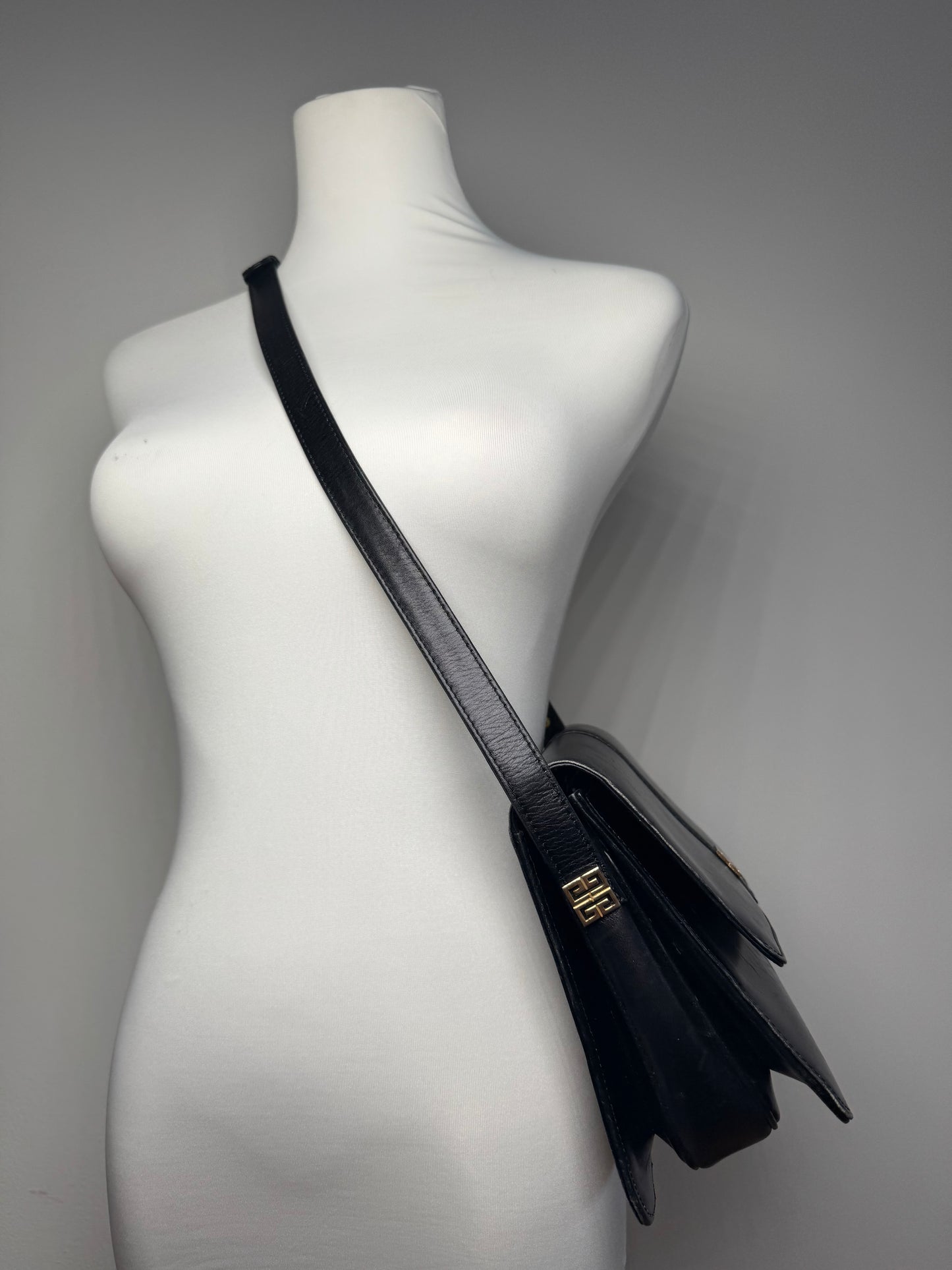 Sac vintage en cuir Givenchy 4G noir