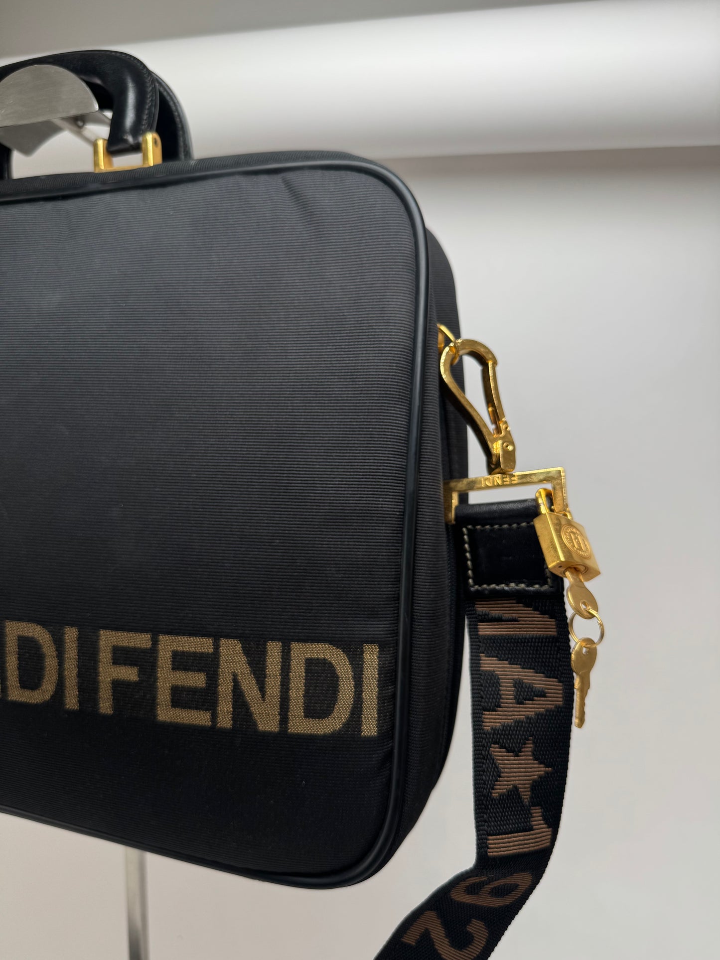 Sac vintage Fendi Roma 2Way noir or