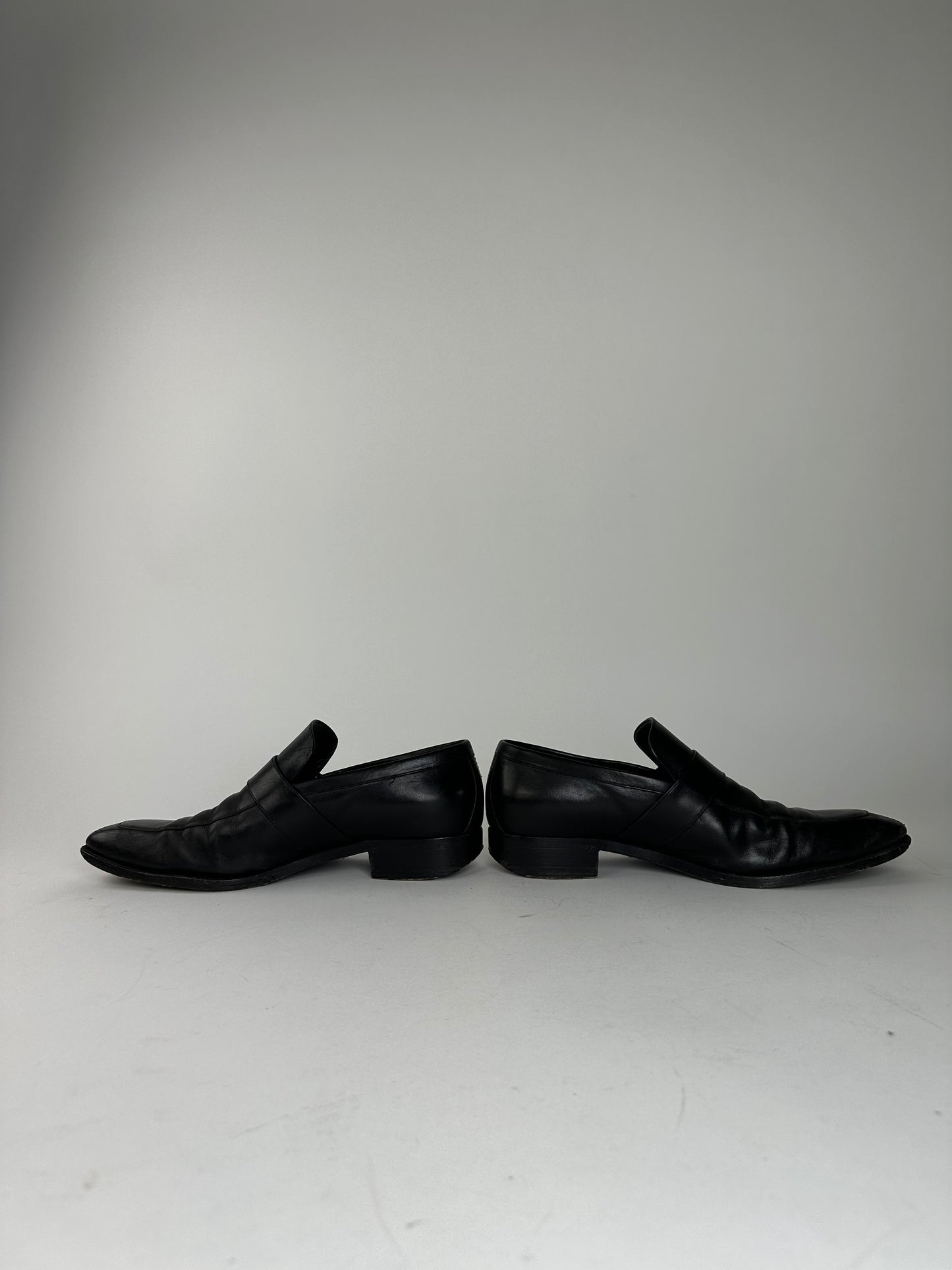Vintage Gucci Black Leather Loafers with Iconic GG Logo