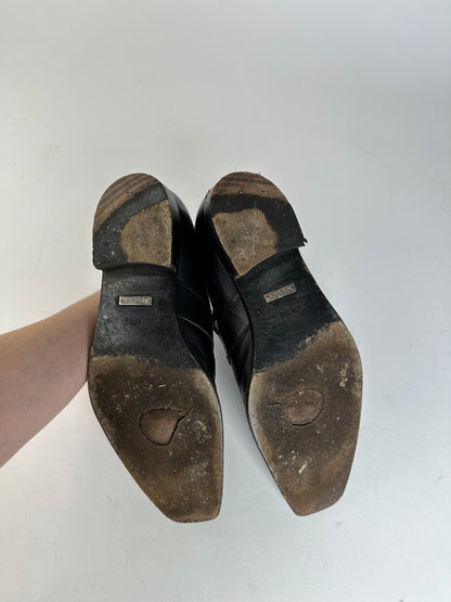 Vintage Gucci Black Leather Loafers with Iconic GG Logo