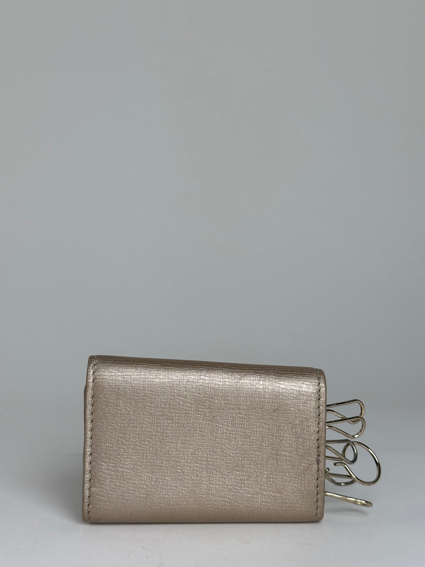 Gucci Leather Champagne Key Holder with Heart-Shaped Logo Detail