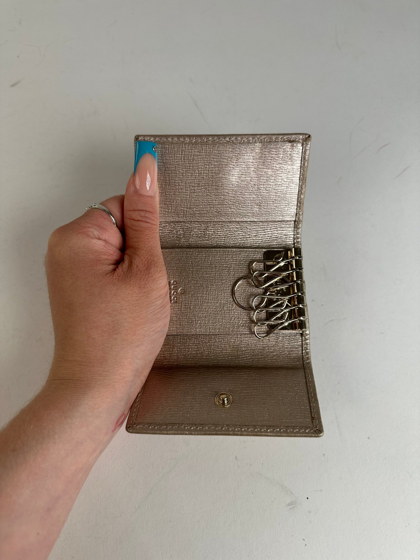 Gucci Leather Champagne Key Holder with Heart-Shaped Logo Detail