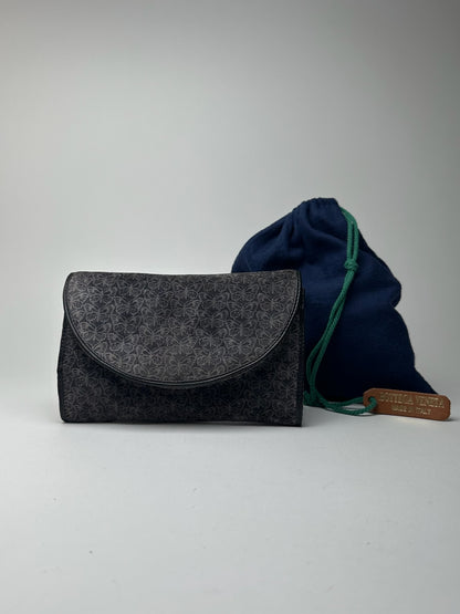 Pochette vintage Bottega Veneta en daim monogramme bleu marine et blanc