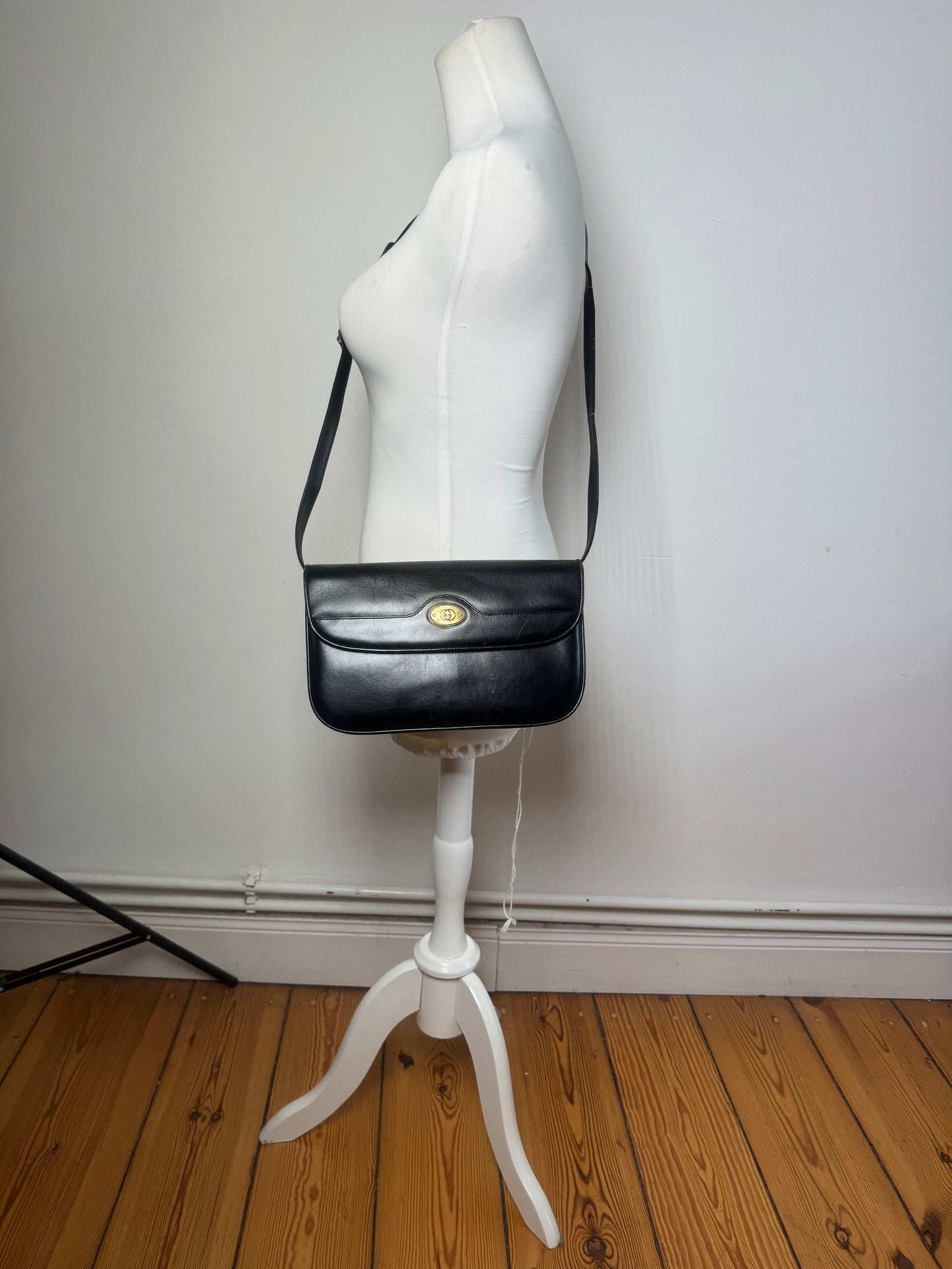 Vintage Gucci Leather Crossbody Bag Black Gold c. 2000