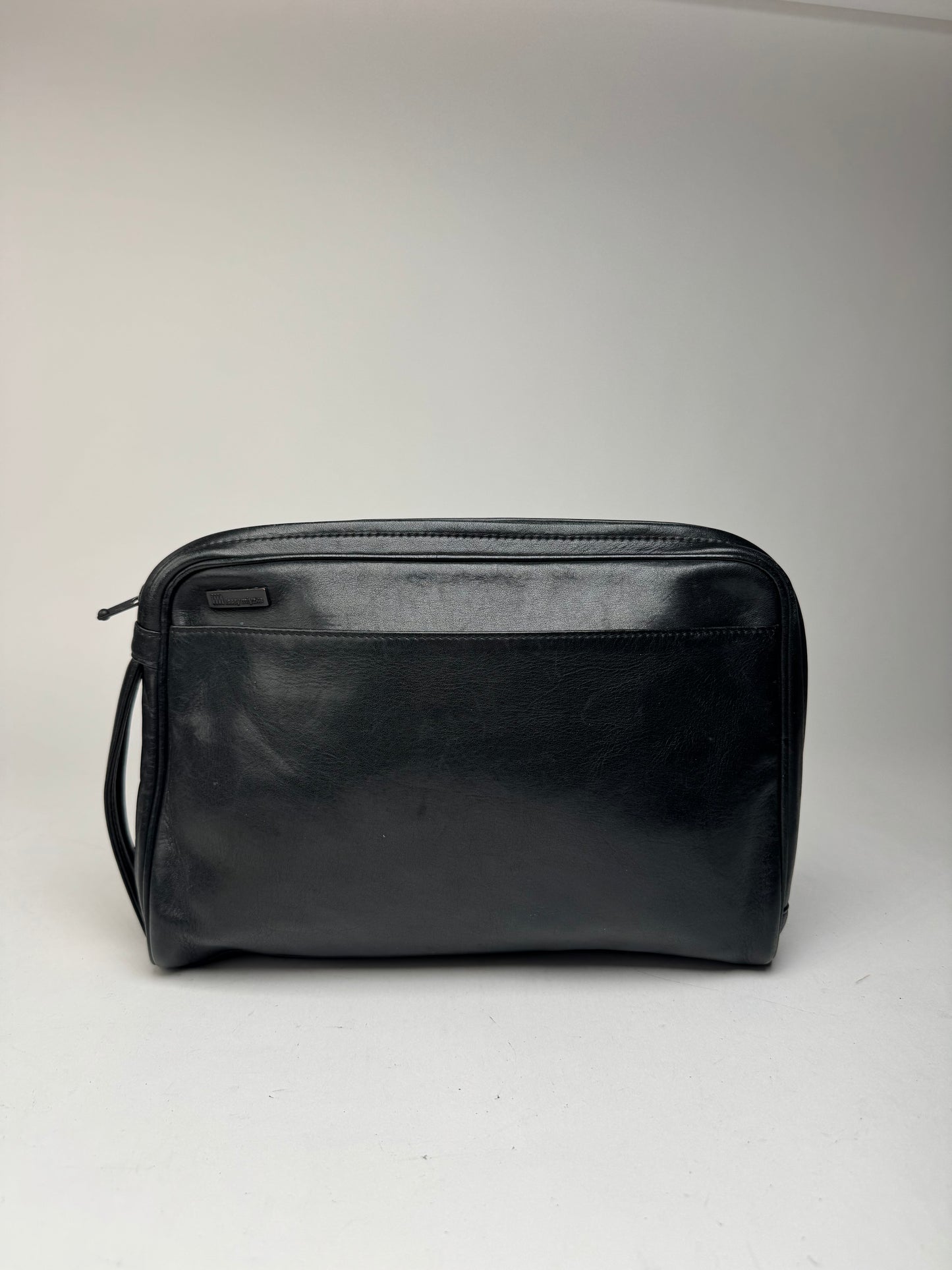 Pochette vintage en cuir noir Issey Miyake