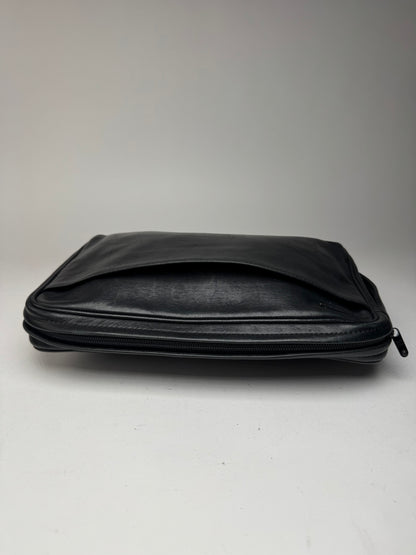 Pochette vintage en cuir noir Issey Miyake