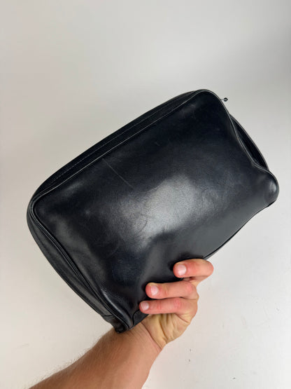 Pochette vintage en cuir noir Issey Miyake