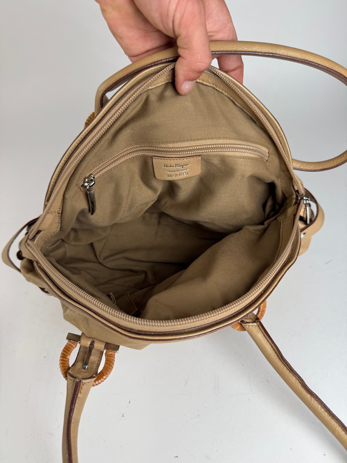 Sac vintage en cuir beige Salvatore Ferragamo