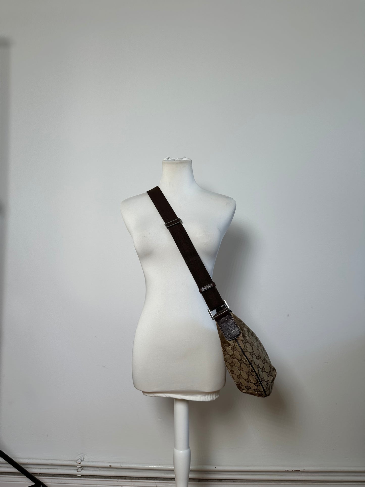 Vintage Gucci GG Supreme Shoulder Bag Silver Hardware Beige Brown