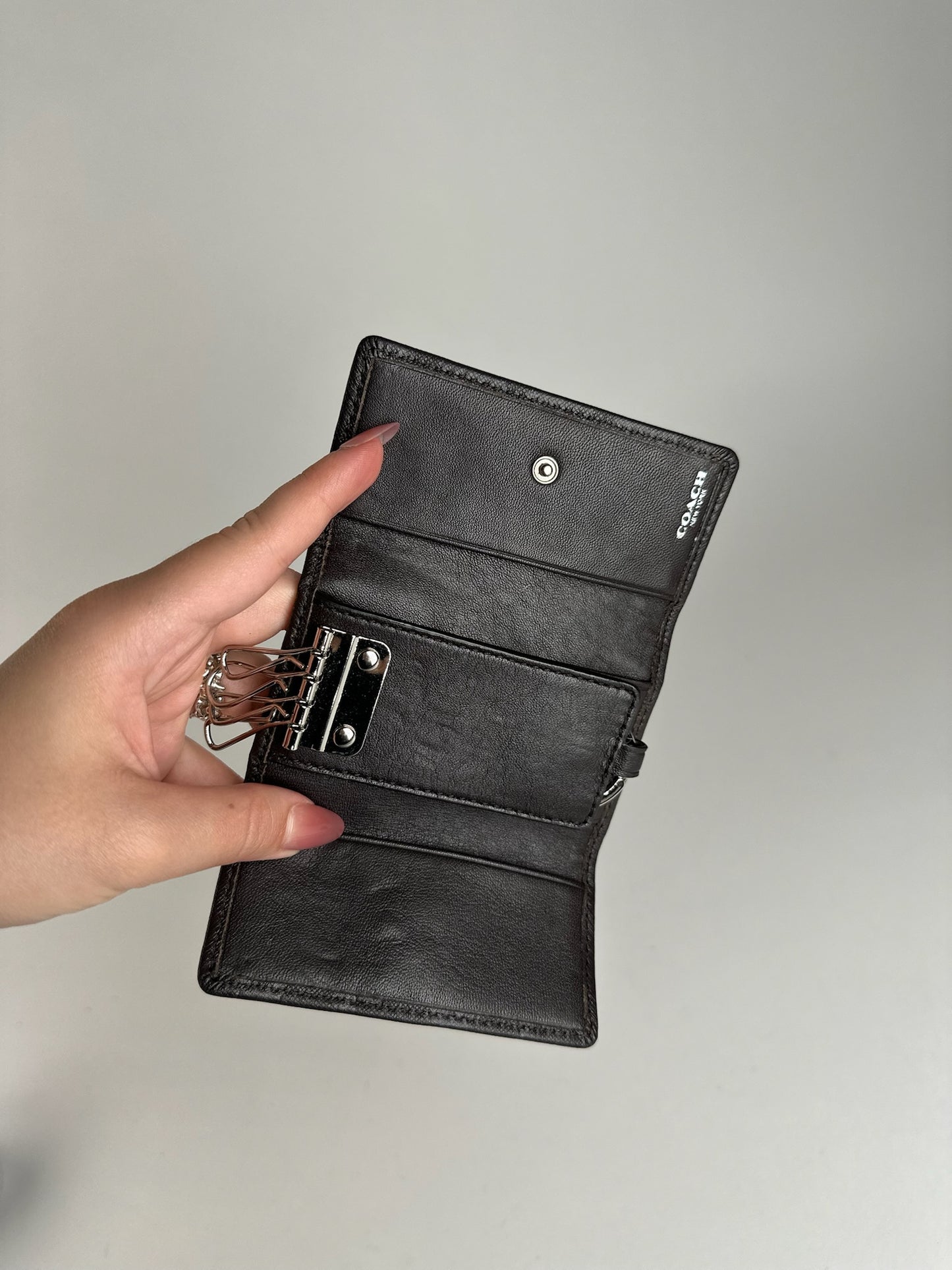 Porte-clés Coach vintage en cuir monogramme noir