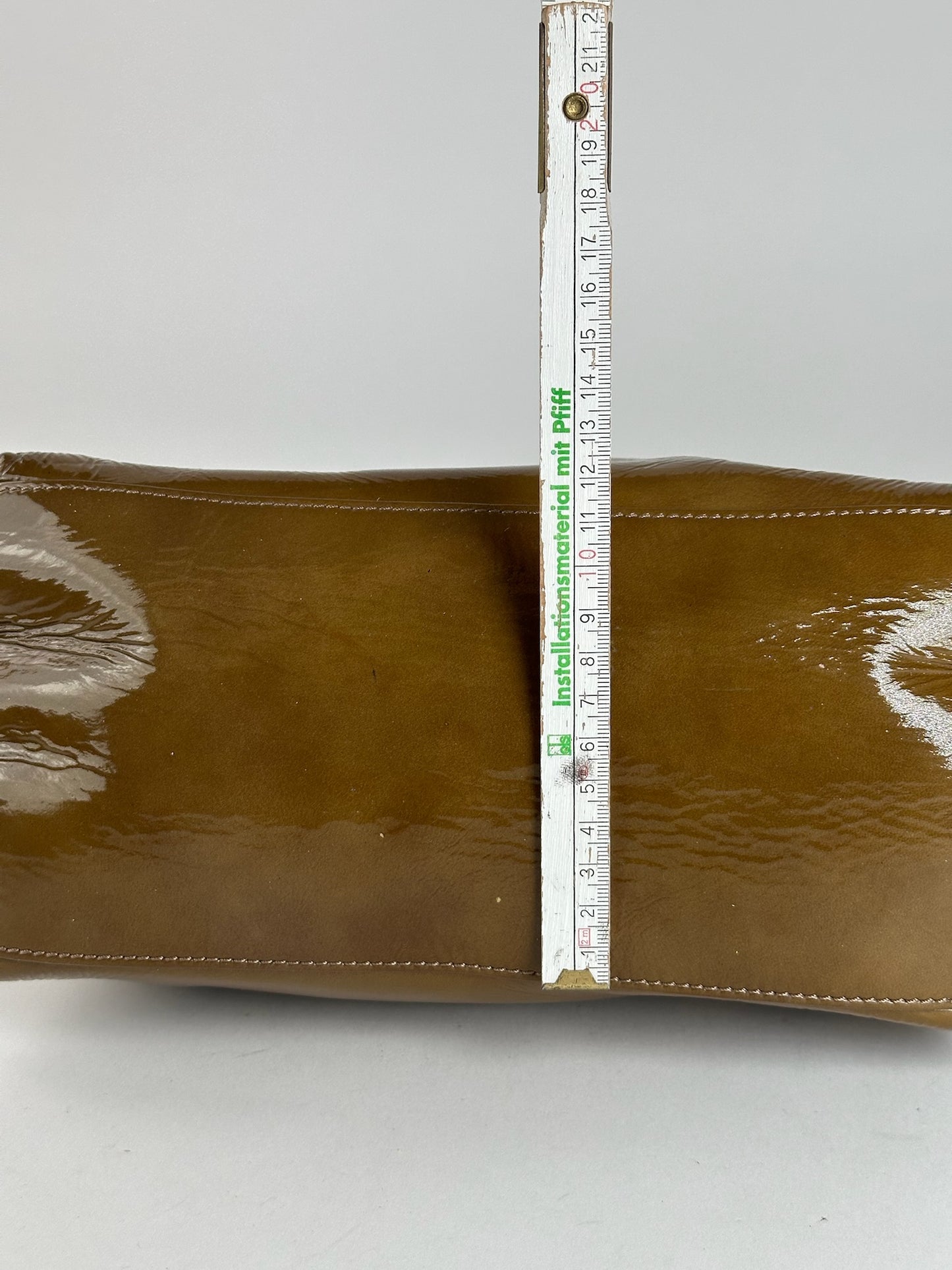 Sac vintage en cuir verni Céline Paris Kaki