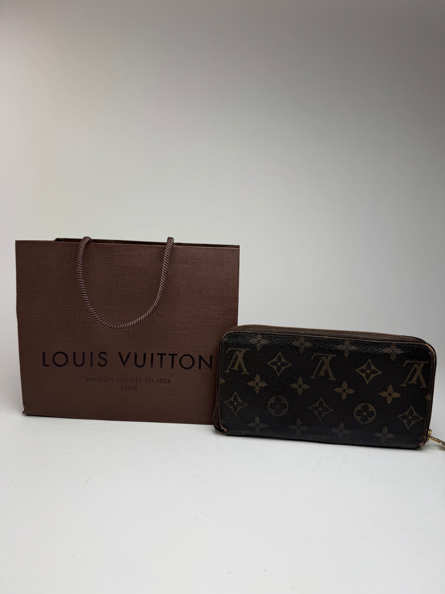 Vintage Louis Vuitton Monogram Zippy leather wallet brown