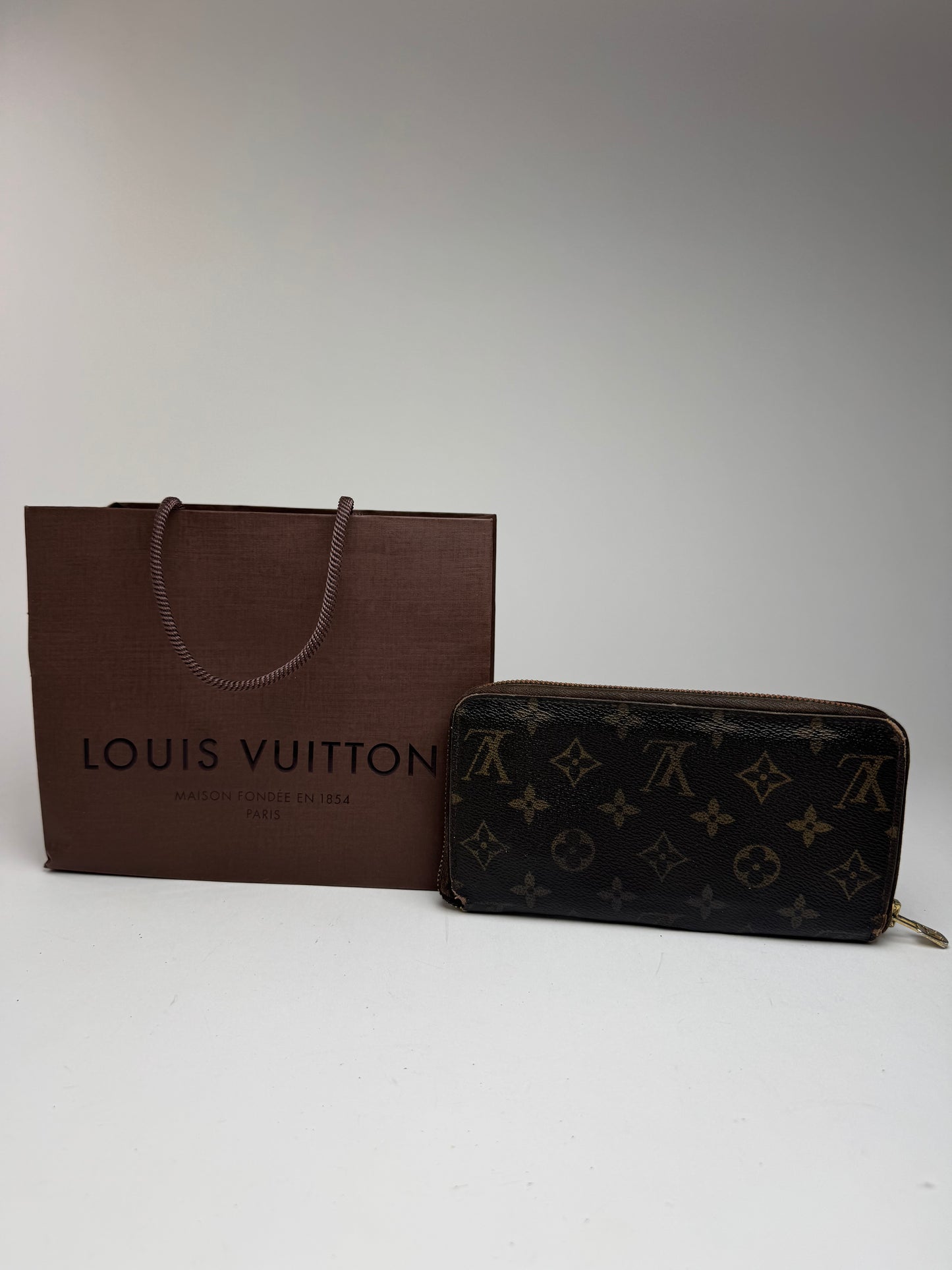 Vintage Louis Vuitton Monogram Zippy leather wallet brown