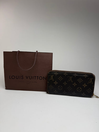 Vintage Louis Vuitton Monogram Zippy leather wallet brown