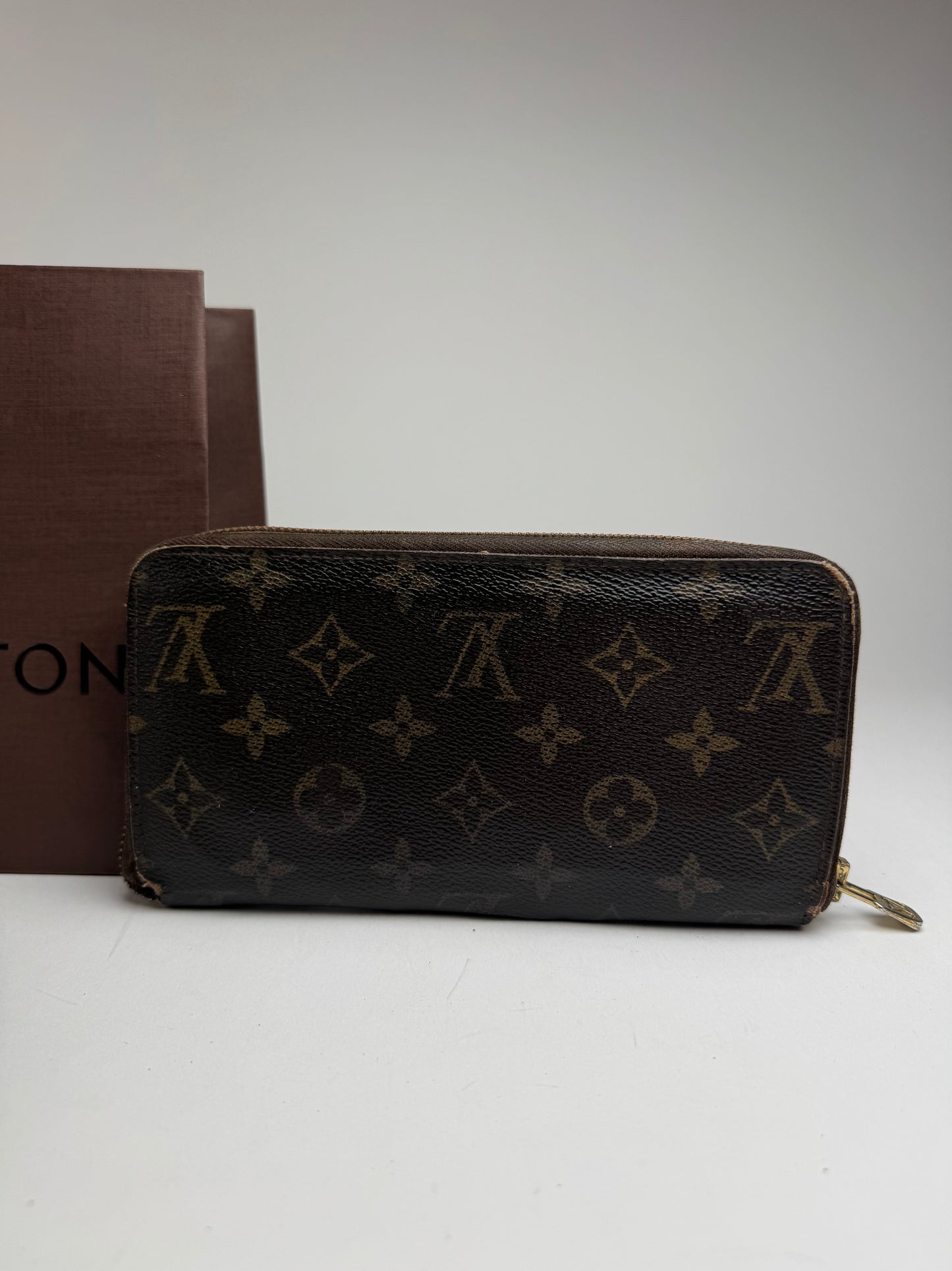Vintage Louis Vuitton Monogram Zippy leather wallet brown