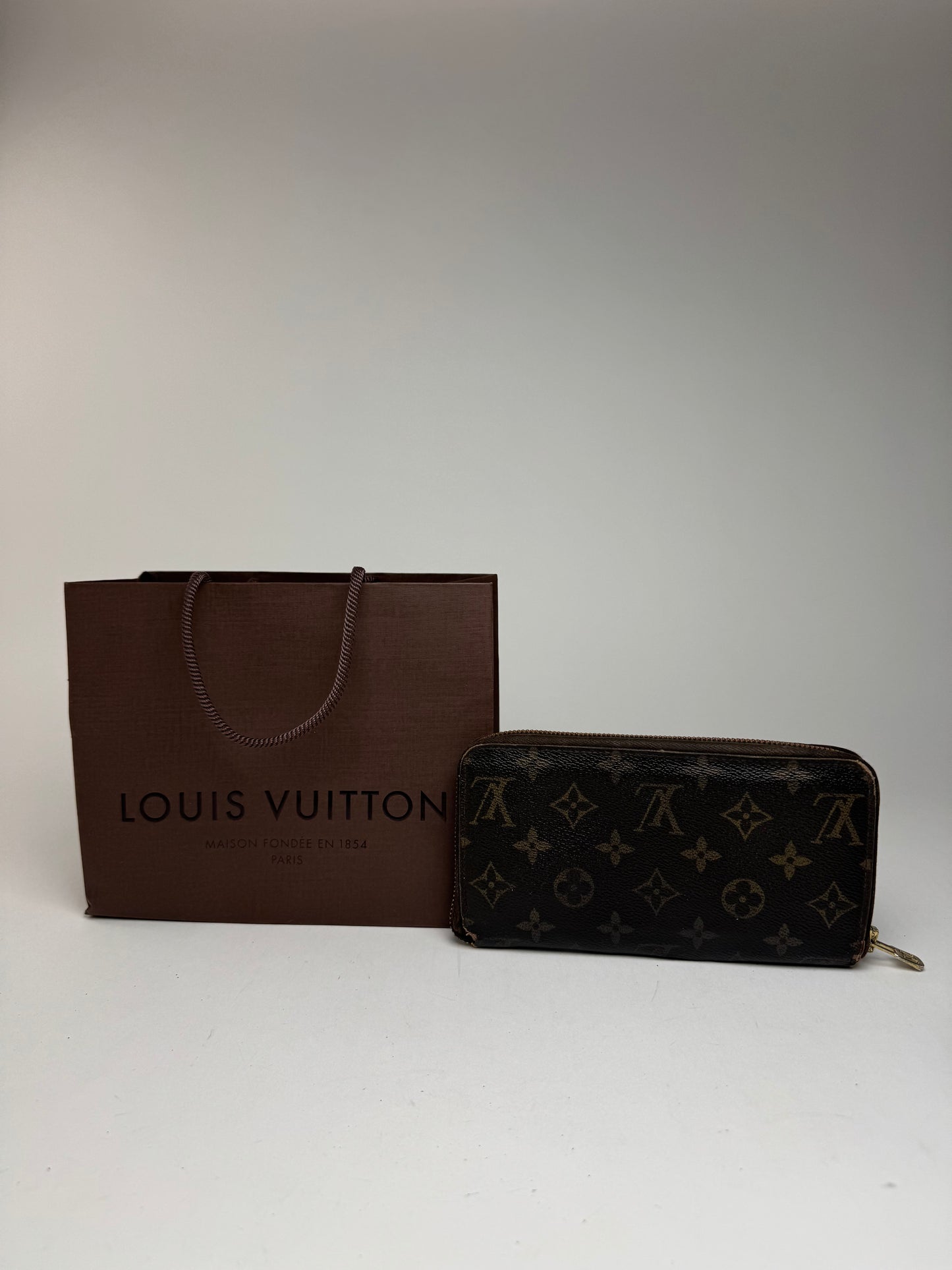 Vintage Louis Vuitton Monogram Zippy leather wallet brown