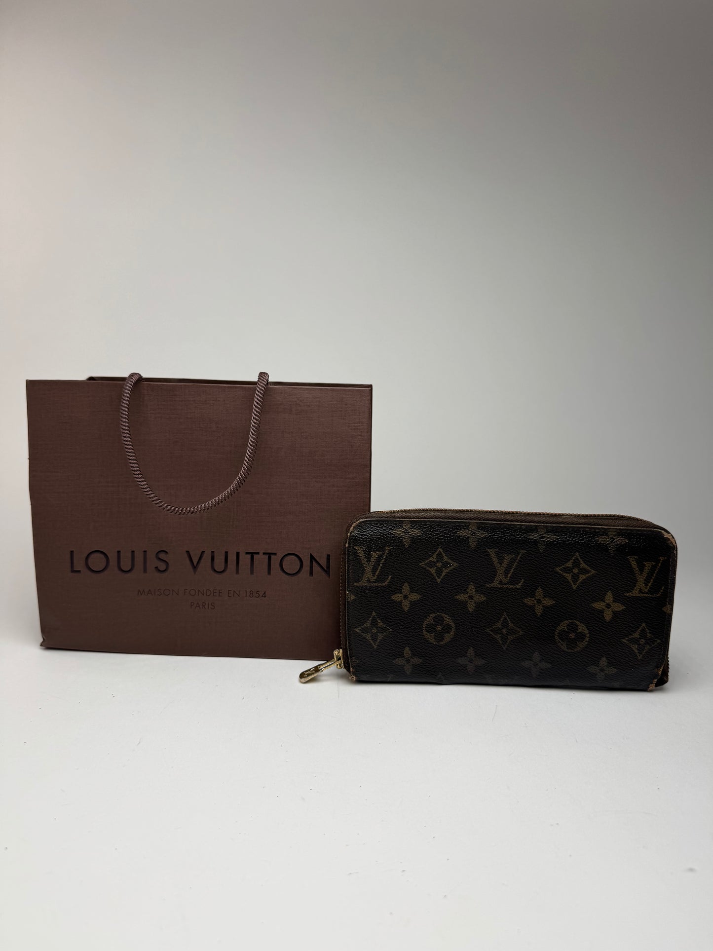 Vintage Louis Vuitton Monogram Zippy leather wallet brown