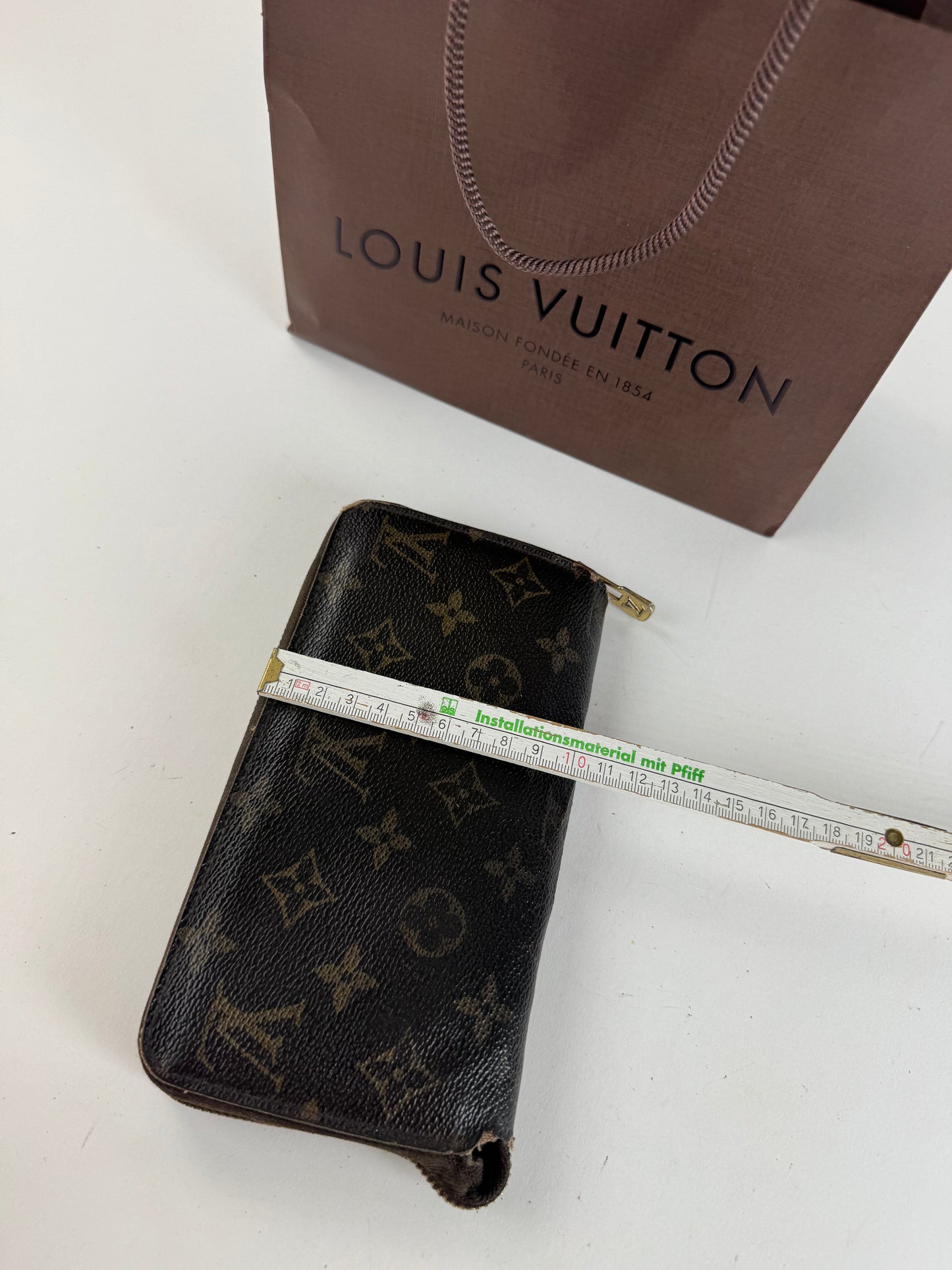Vintage Louis Vuitton Monogram Zippy leather wallet brown