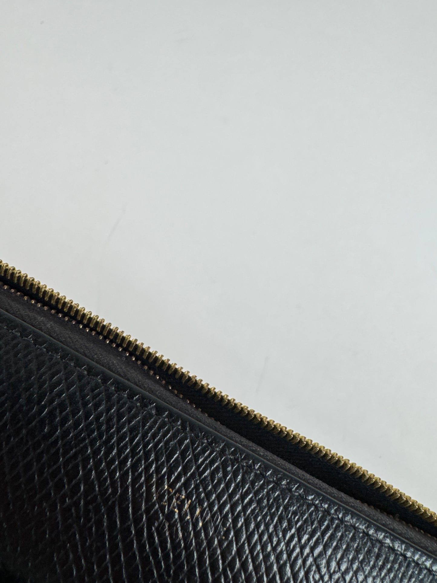 Vintage Celine Leather wallet black zippy defect
