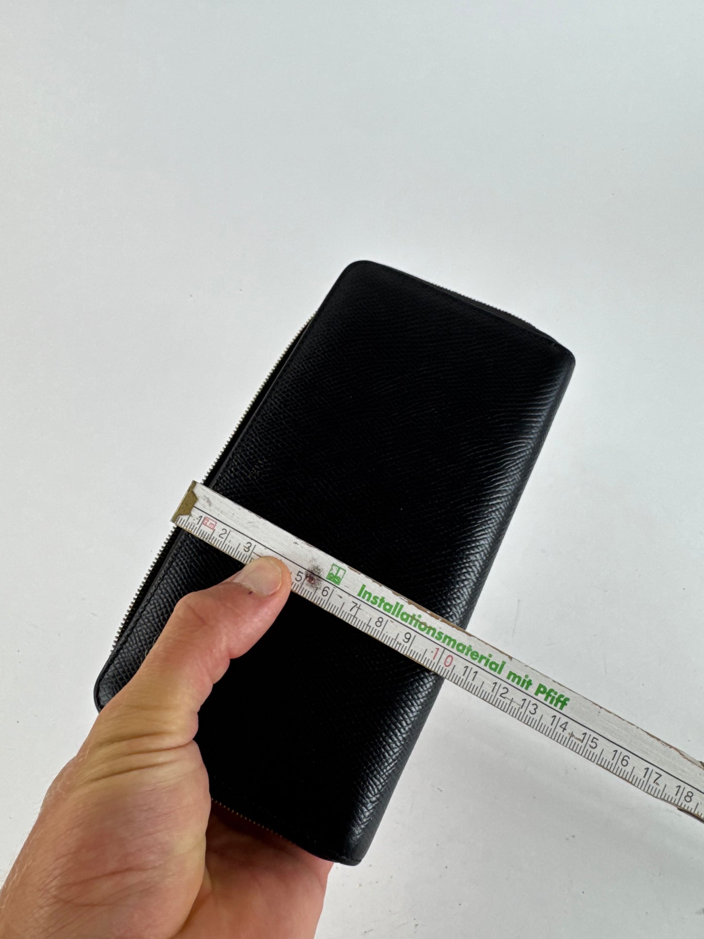 Vintage Celine Leather wallet black zippy defect