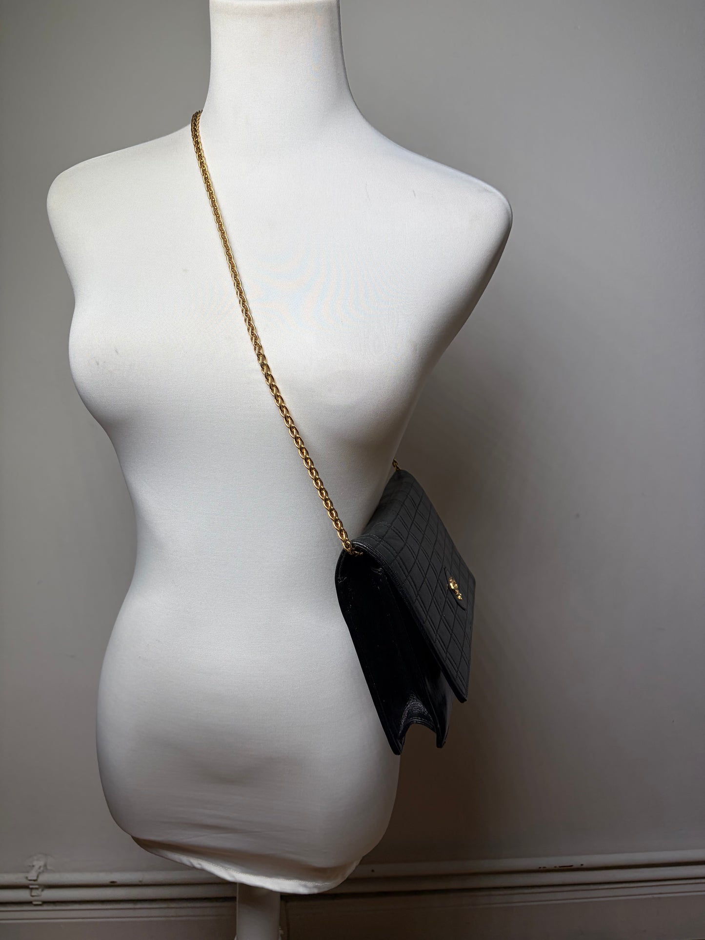 Vintage Pucci Leather Clutch Bag Black Gold-tone Chain