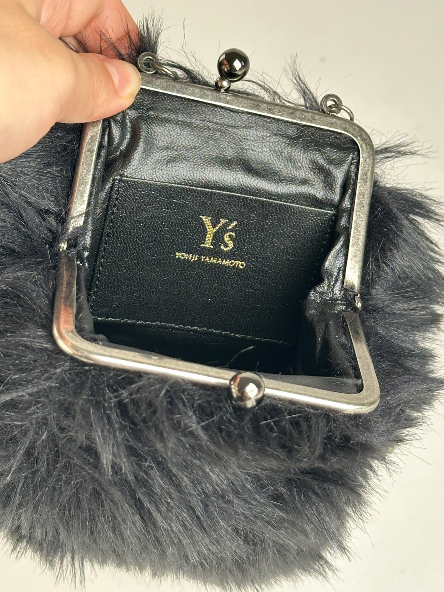 Mini sac en fourrure vintage Yohji Yamamoto noir