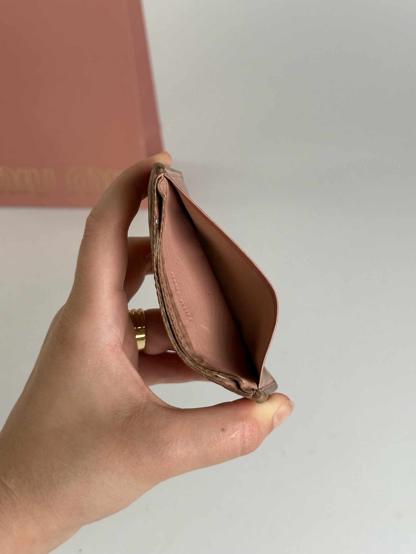 Porte-cartes vintage en cuir rose Miu Miu