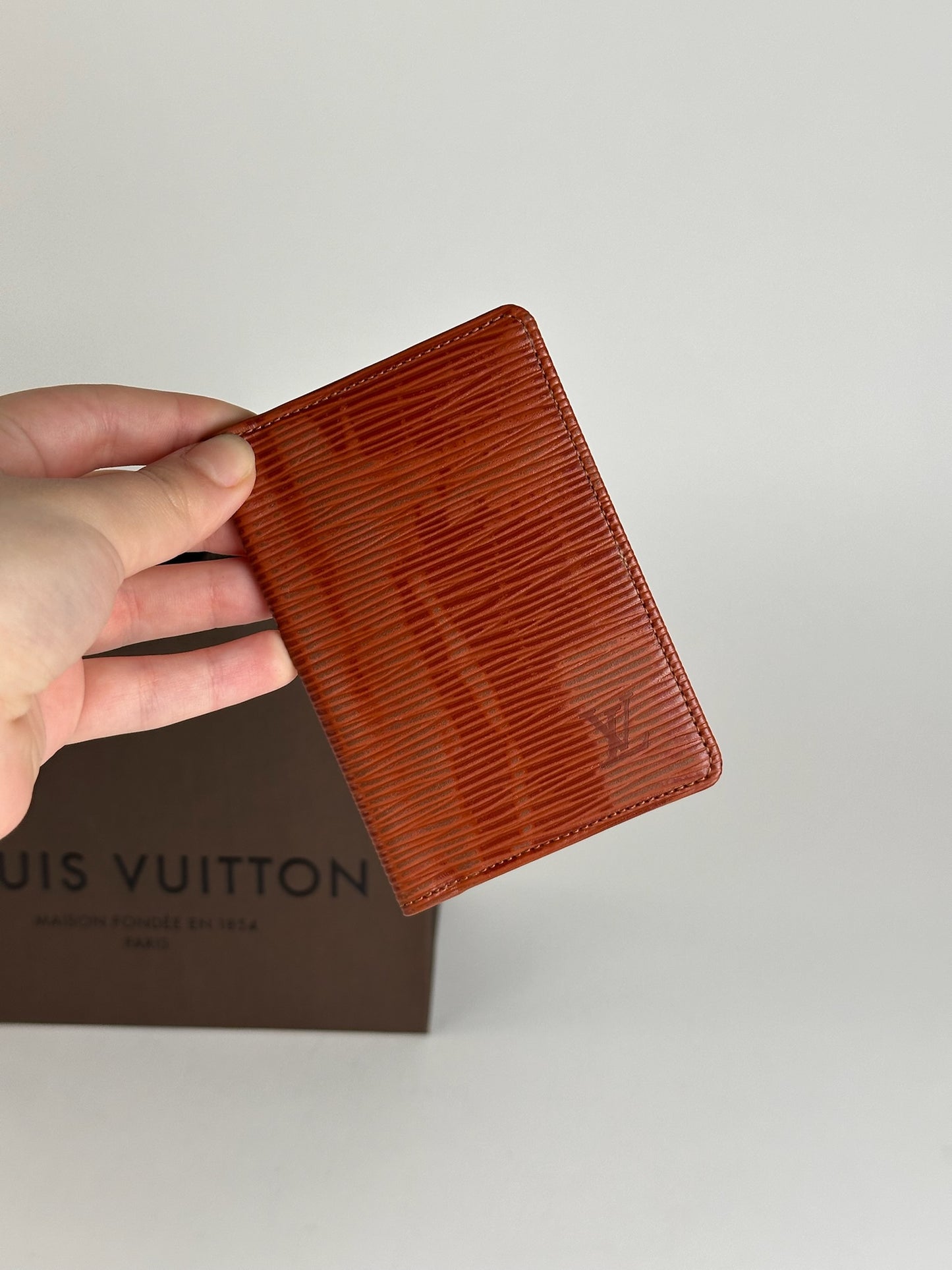 Porte-cartes vintage Louis Vuitton en cuir épi orange
