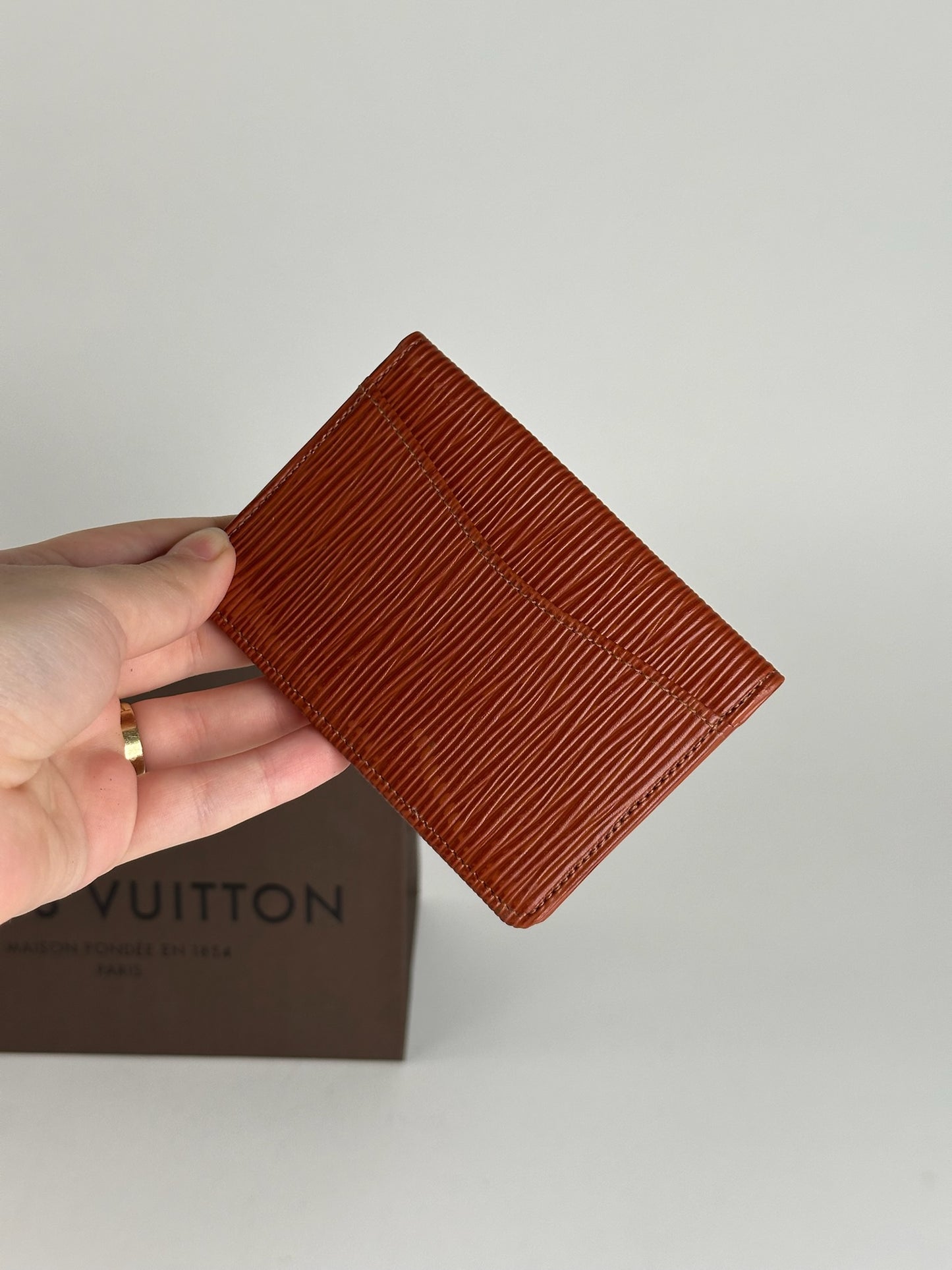 Porte-cartes vintage Louis Vuitton en cuir épi orange