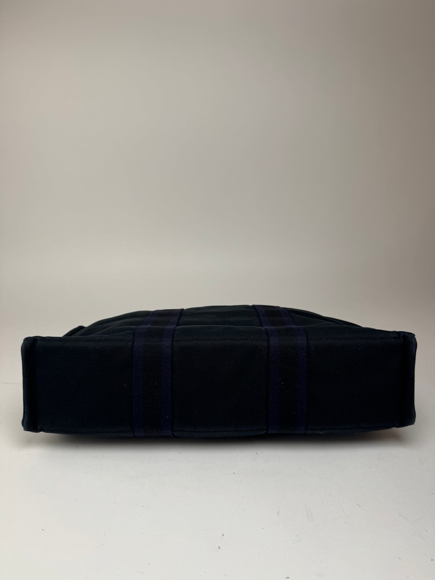 Sac cabas vintage Hermès en toile bleu marine et noir