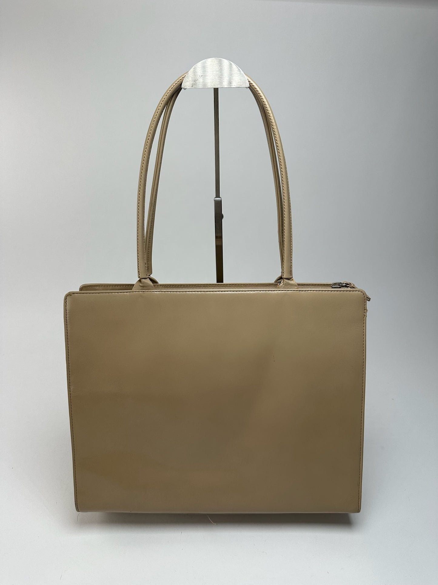 Sac à main vintage Issey Miyake en cuir beige