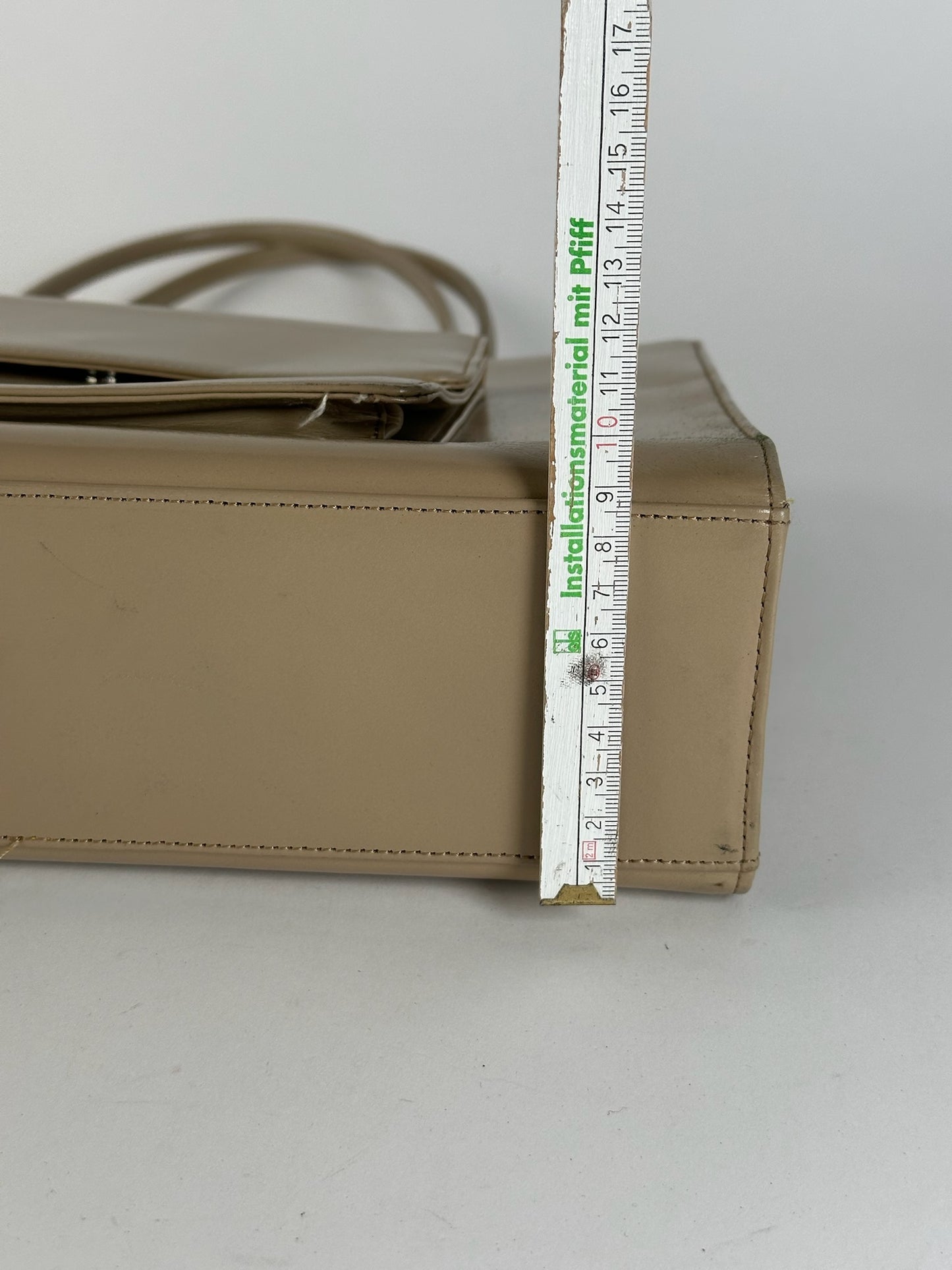 Sac à main vintage Issey Miyake en cuir beige