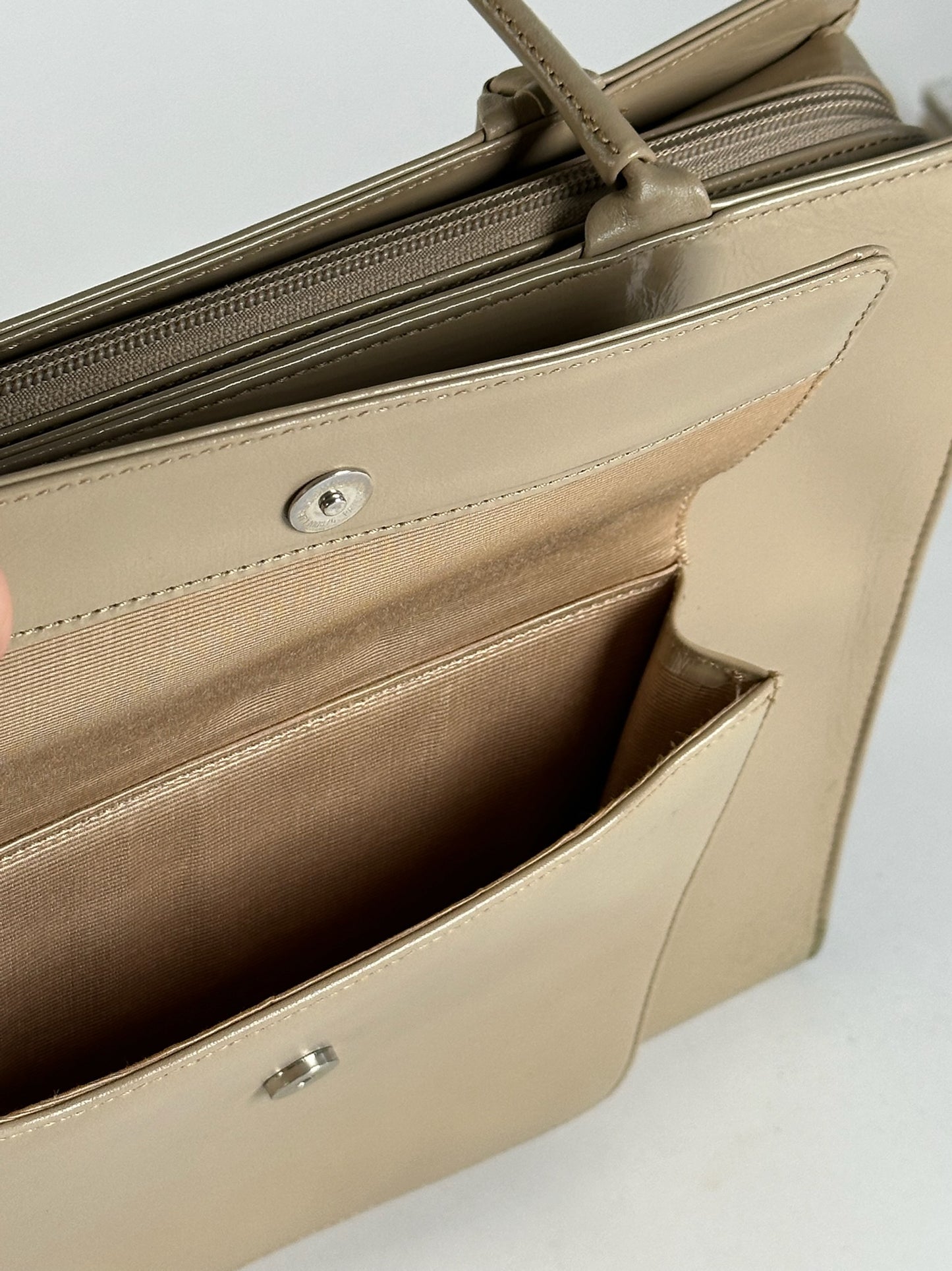 Sac à main vintage Issey Miyake en cuir beige