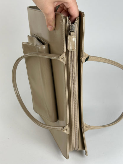 Sac à main vintage Issey Miyake en cuir beige