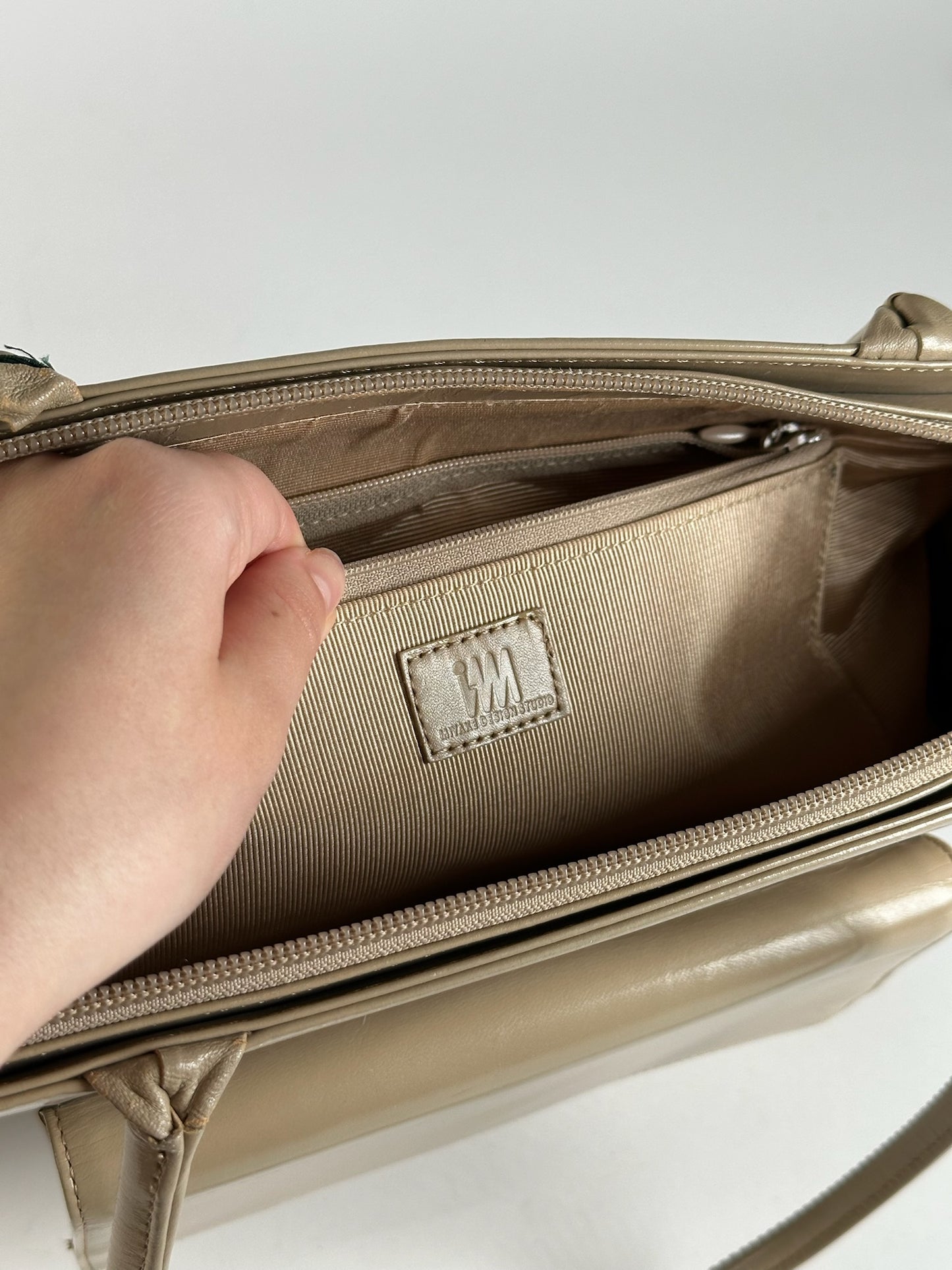 Sac à main vintage Issey Miyake en cuir beige