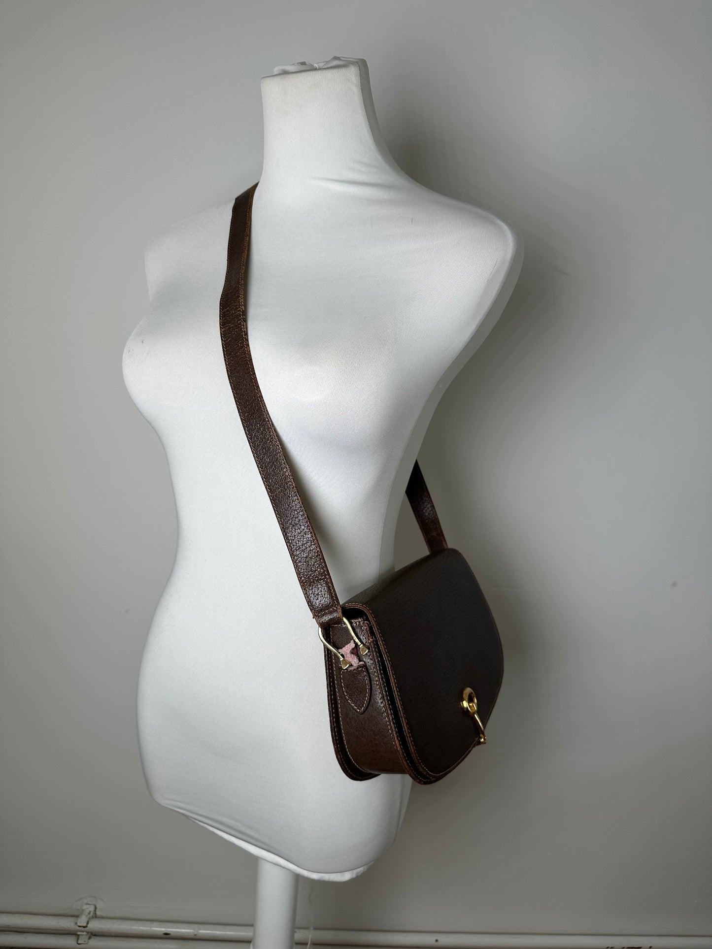 Vintage Gucci Leather Crossbody Bag Brown Keyhole Closure