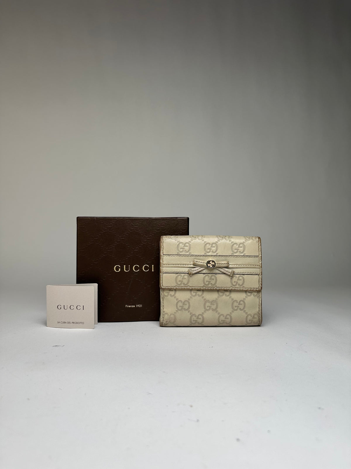 Vintage Gucci GG Supreme Bifold Wallet c. Late 2000s Cream Beige