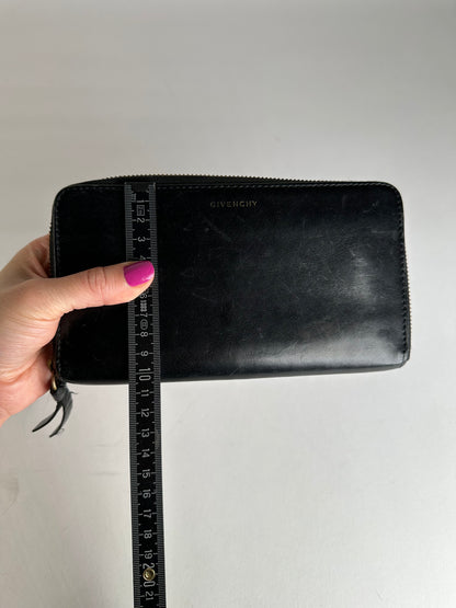 Vintage Givenchy Leather Zippy Wallet Black