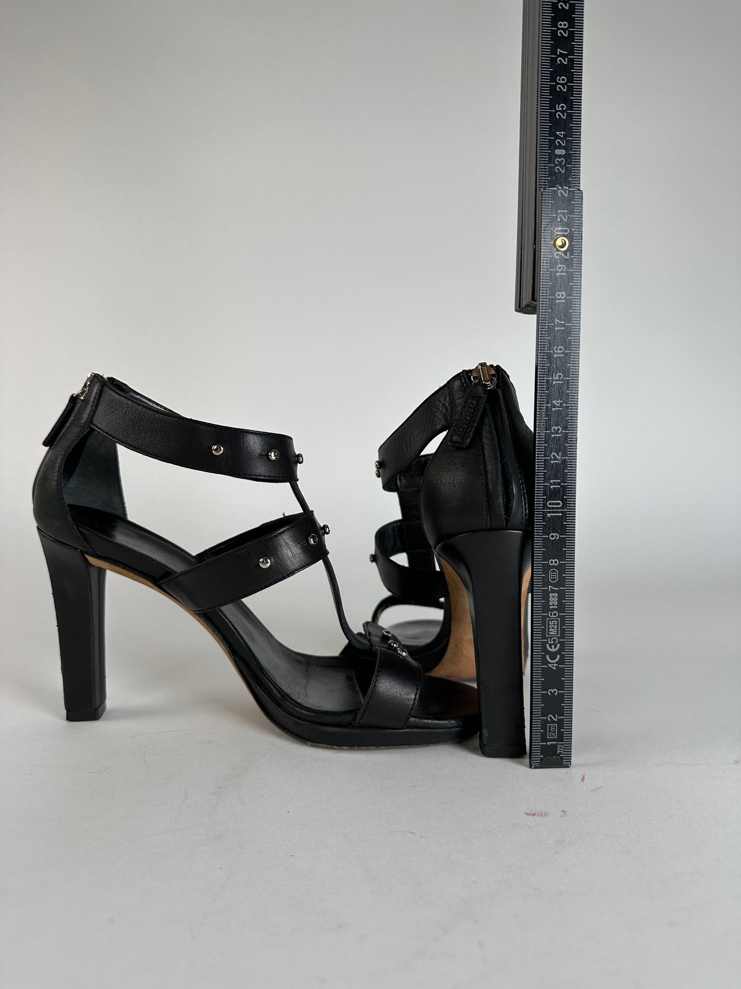 Vintage Gucci Studded Leather Pumps Black EU36