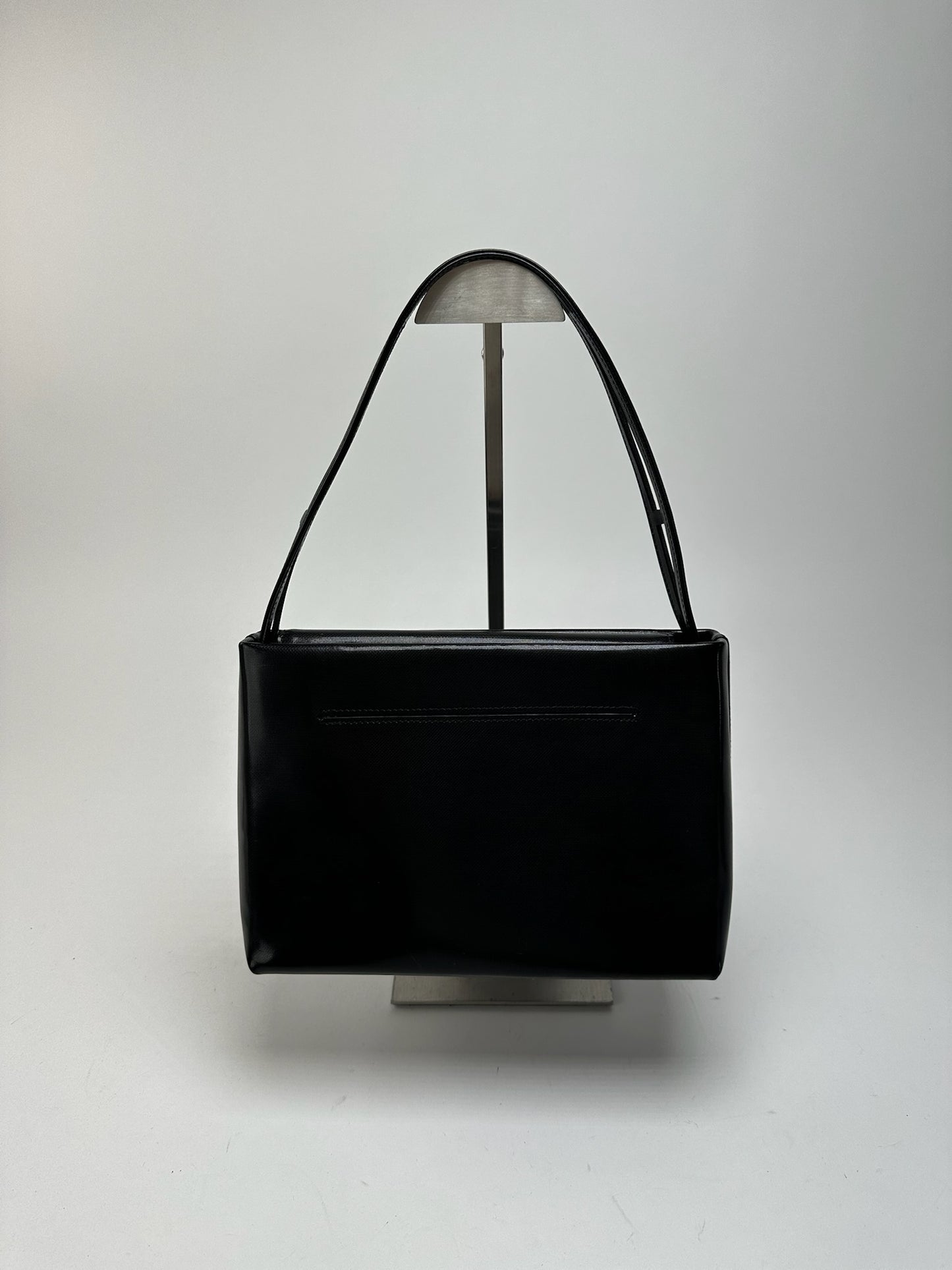 Sac vintage Givenchy en cuir verni noir