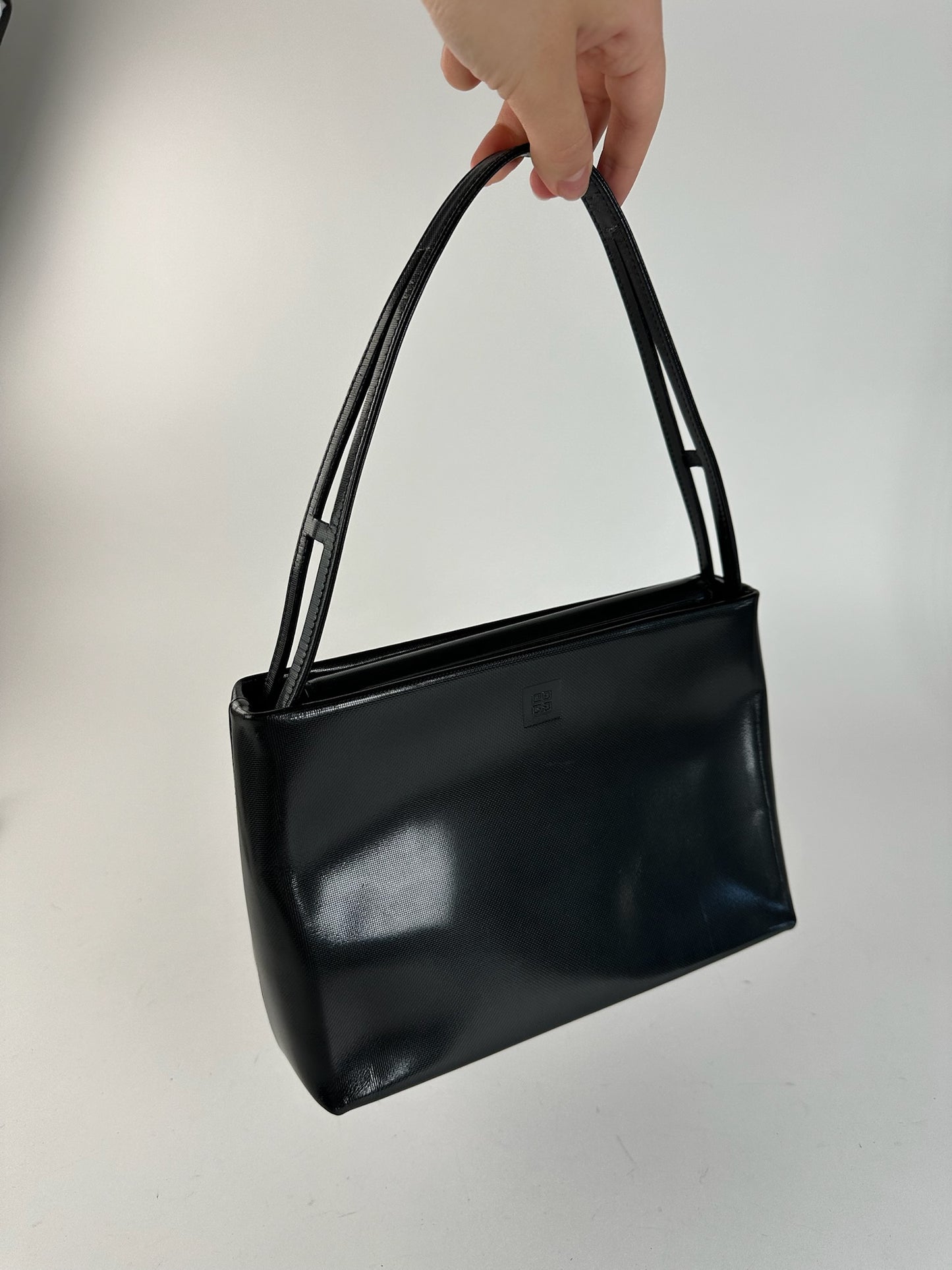 Sac vintage Givenchy en cuir verni noir