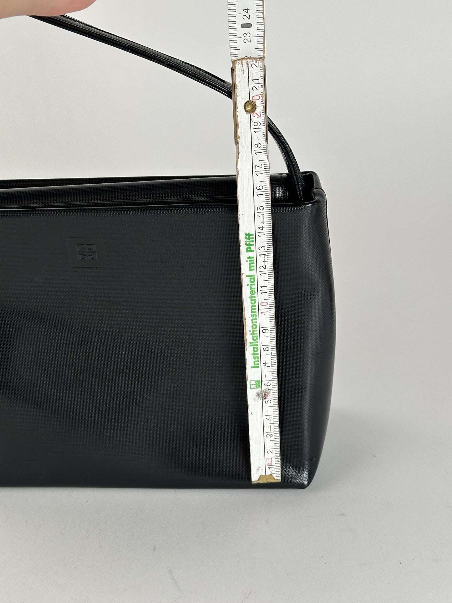 Sac vintage Givenchy en cuir verni noir