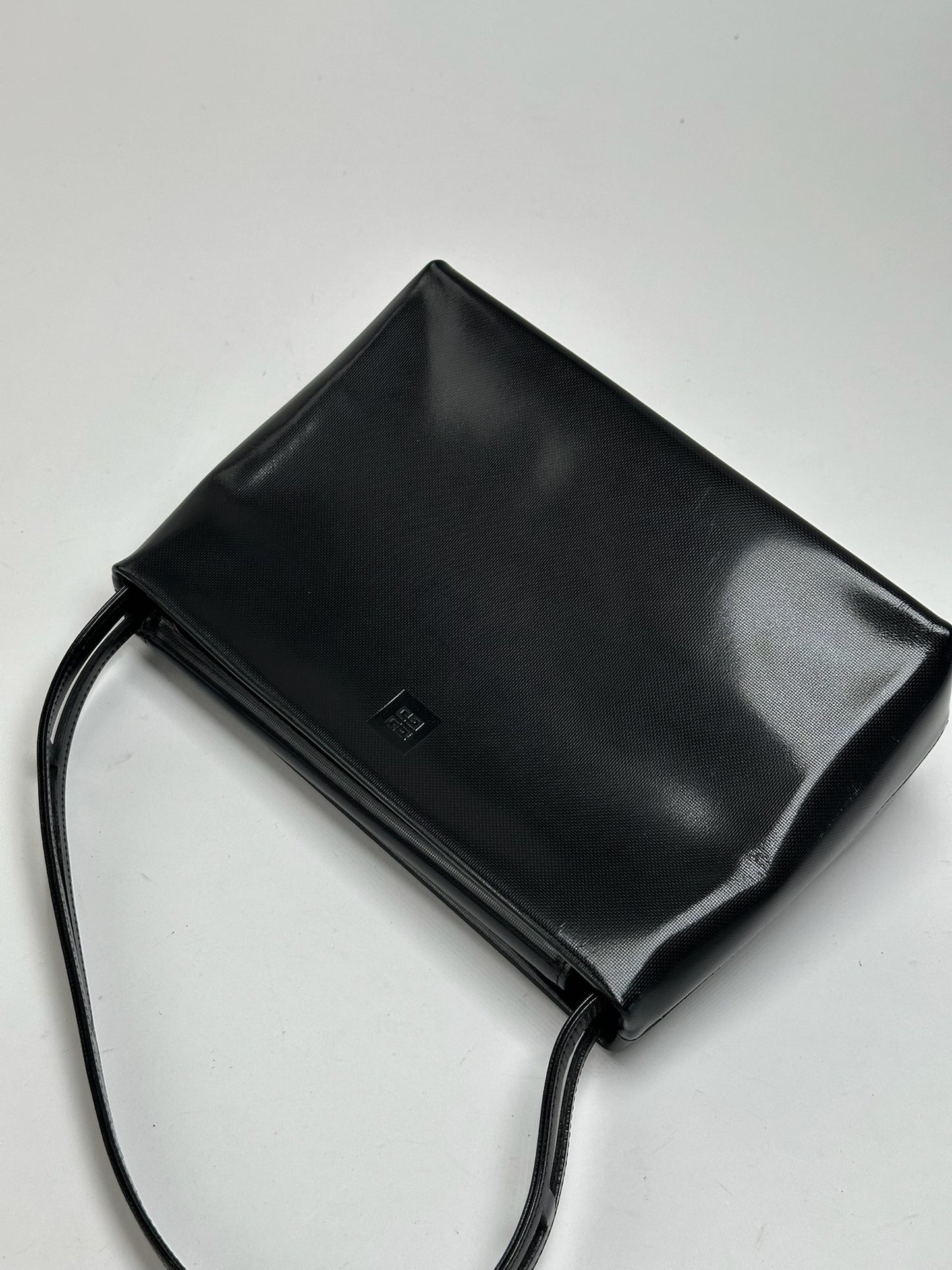 Sac vintage Givenchy en cuir verni noir