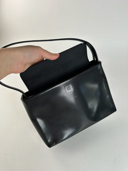 Sac vintage Givenchy en cuir verni noir