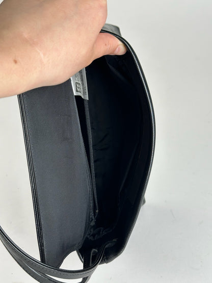 Sac vintage Givenchy en cuir verni noir