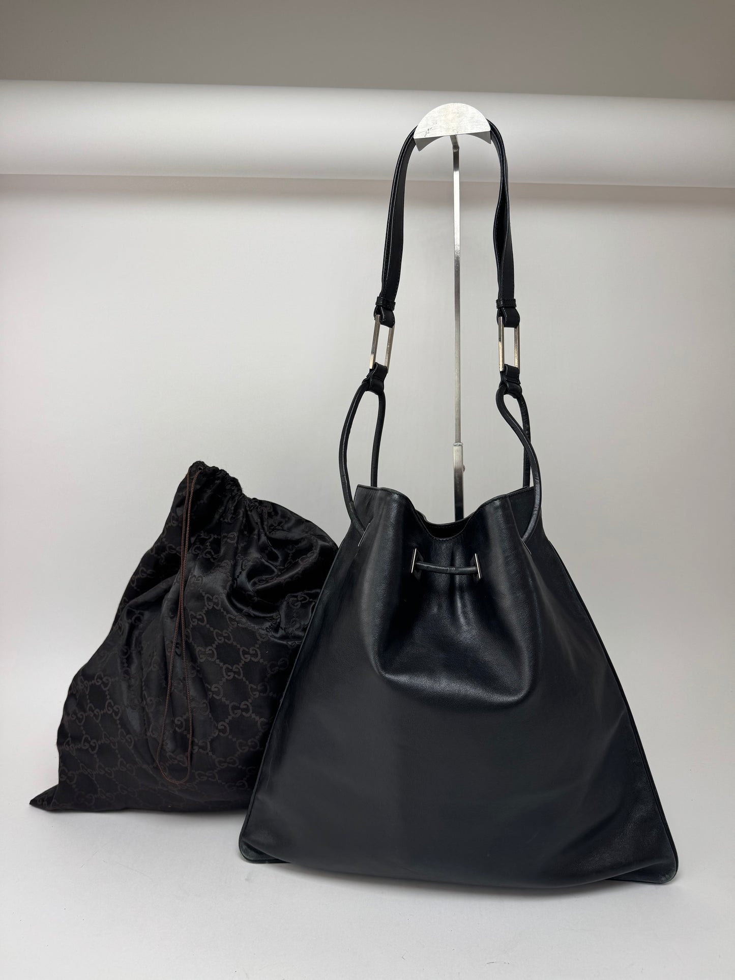 Sac seau vintage en cuir Gucci noir