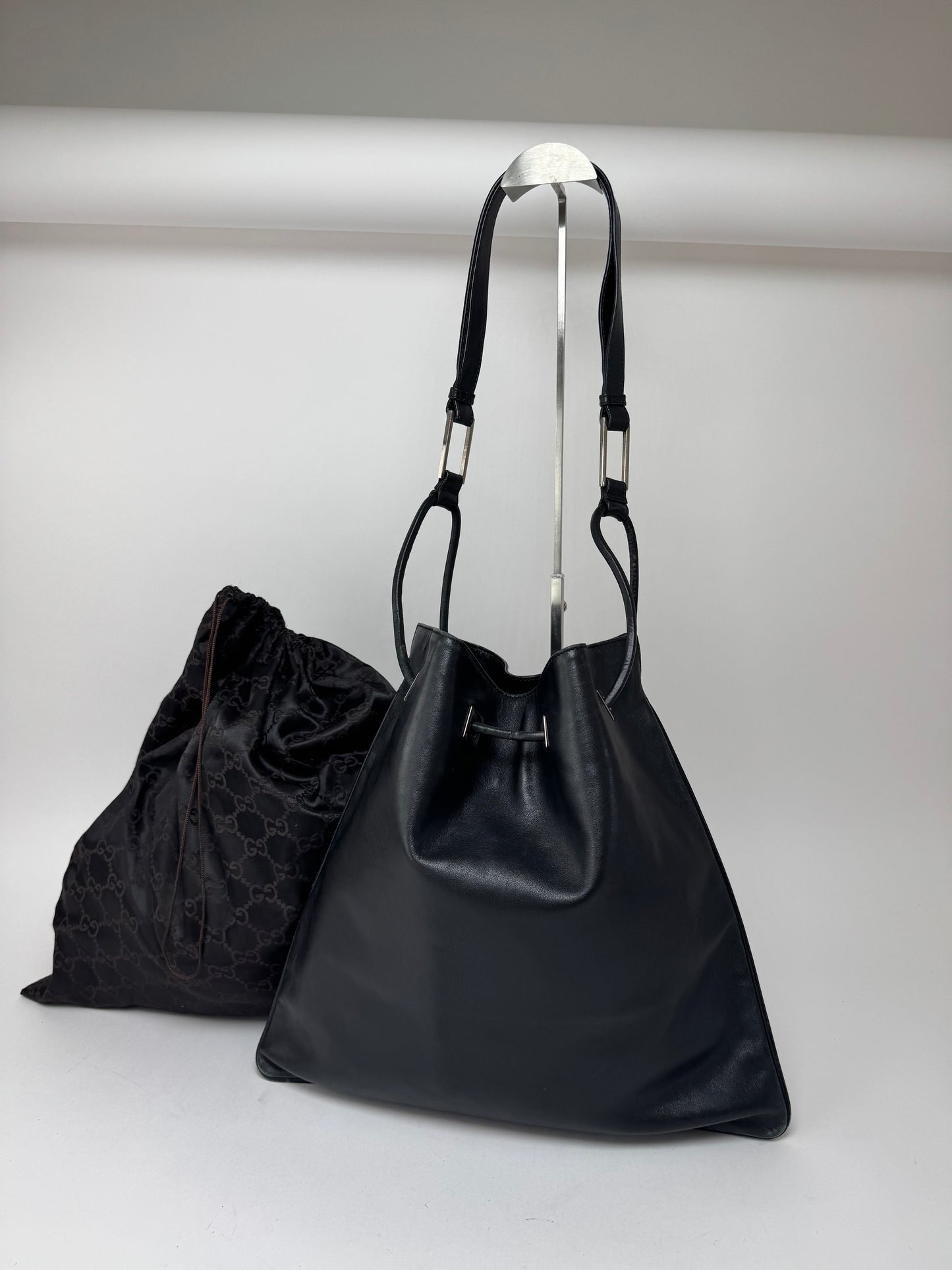 Sac seau vintage en cuir Gucci noir