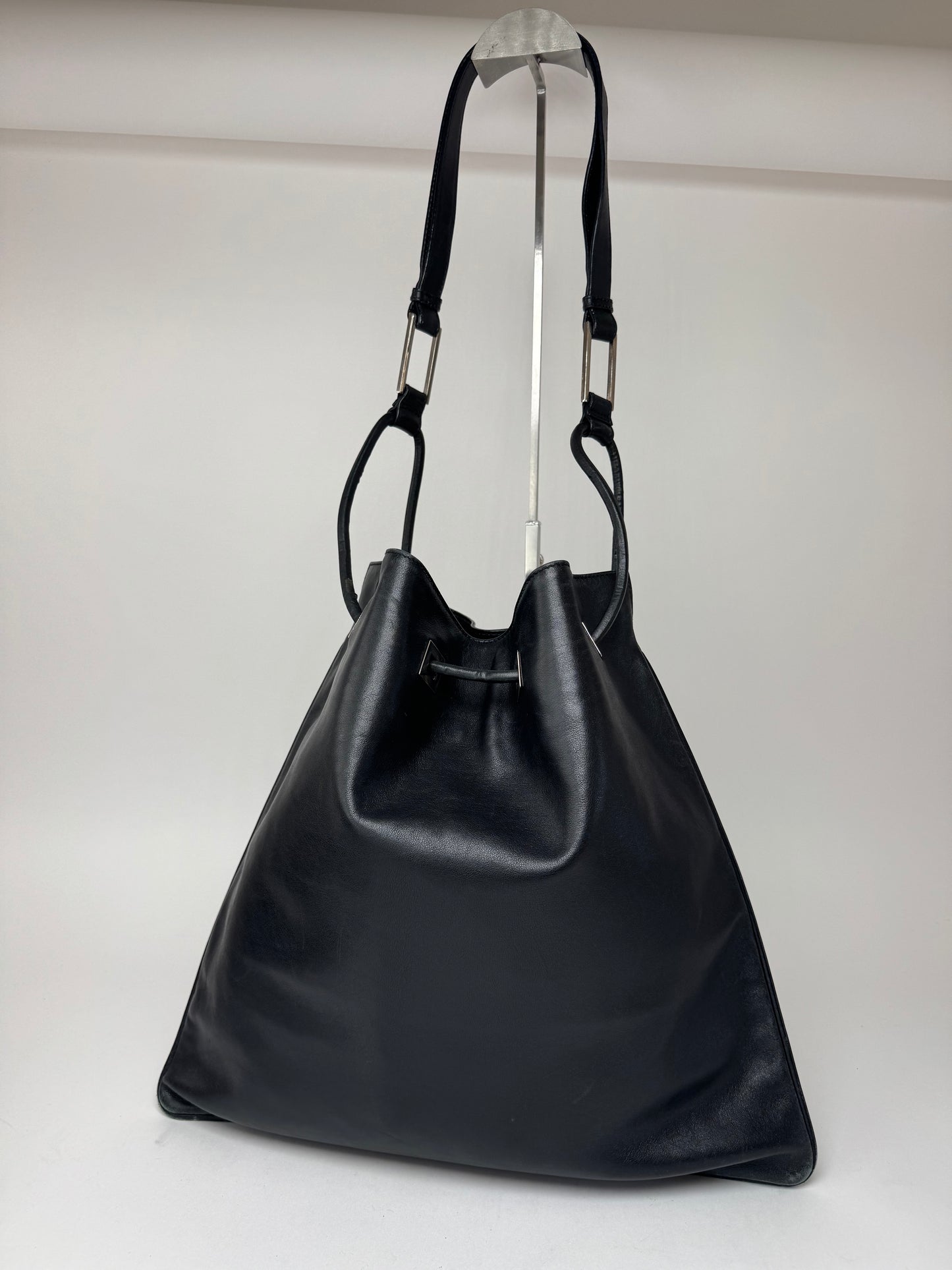 Sac seau vintage en cuir Gucci noir