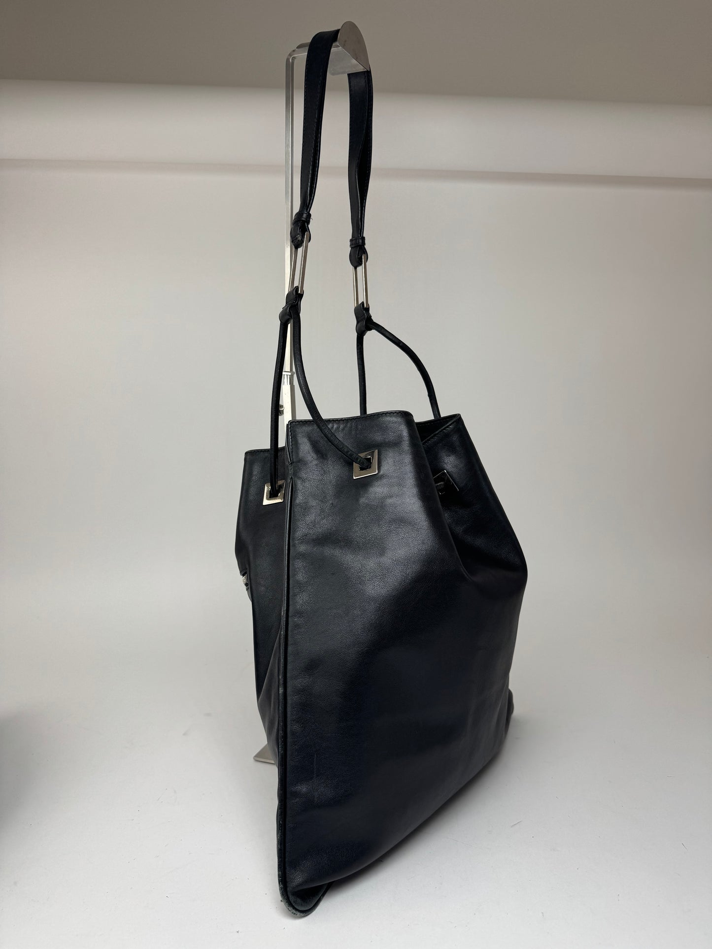 Sac seau vintage en cuir Gucci noir